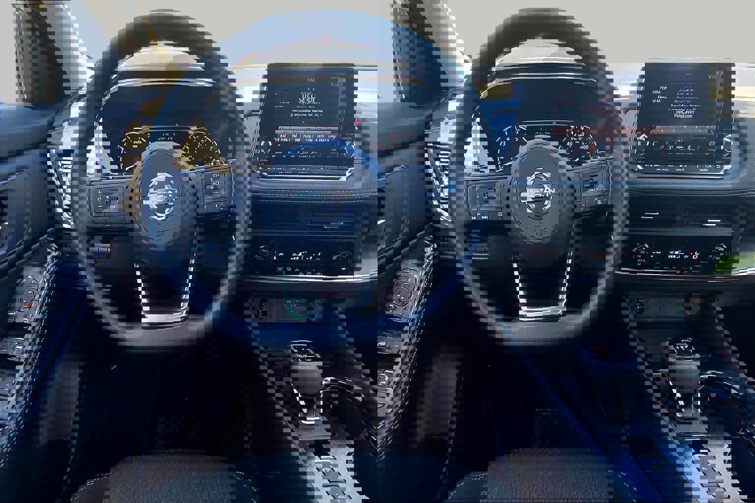 Used 2024 Nissan Rogue SV image 5