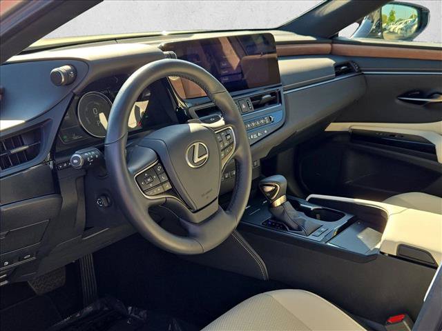 Used 2025 Lexus ES 300h w/ Premium Package FWD image 9
