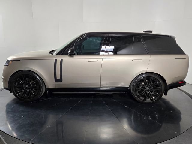 Used 2024 Land Rover Range Rover SE image 3