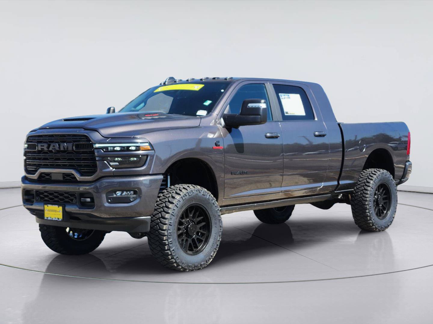 Used 2025 RAM 2500 Laramie AWD/4WD image 2