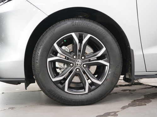 Used 2025 Toyota Sienna Platinum AWD/4WD image 33