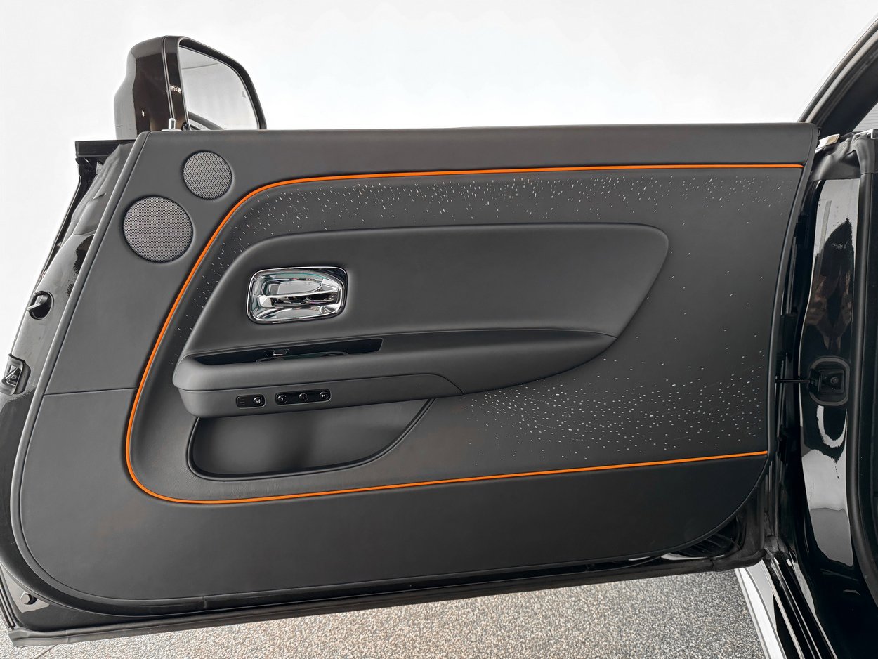 Used 2024 Rolls-Royce Spectre image 12