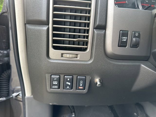 Used 2005 Nissan Titan SE w/ (W01) Utility Bed Pkg image 16