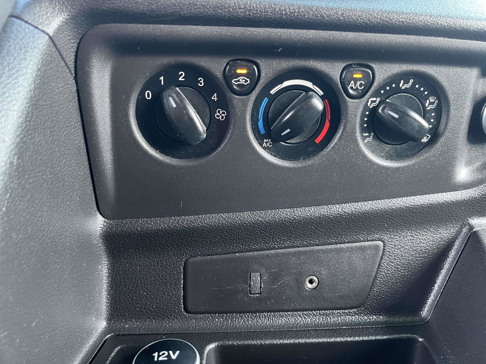 Used 2015 Ford Transit 150 XLT RWD image 17