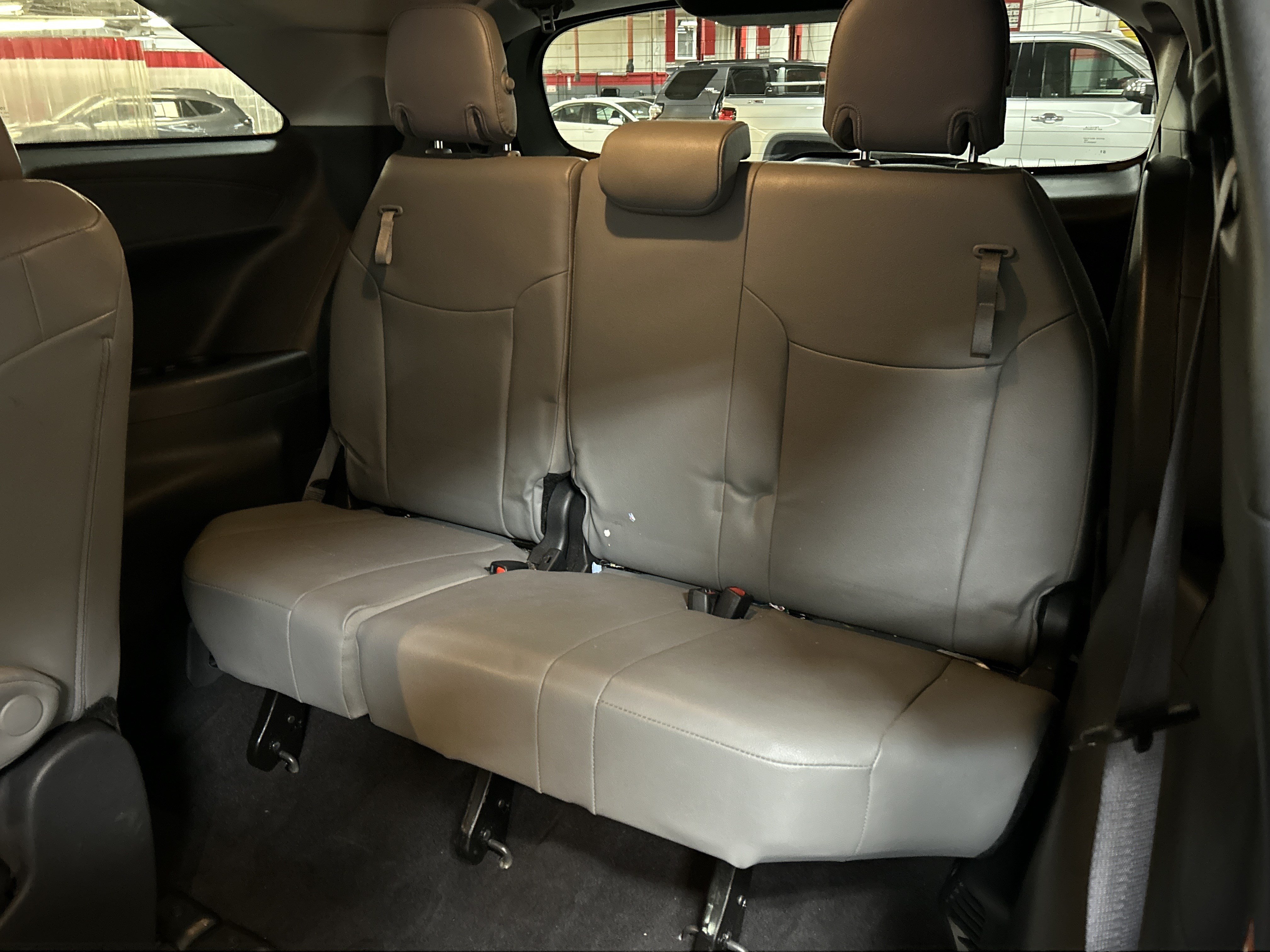 Certified 2025 Toyota Sienna XLE FWD image 33