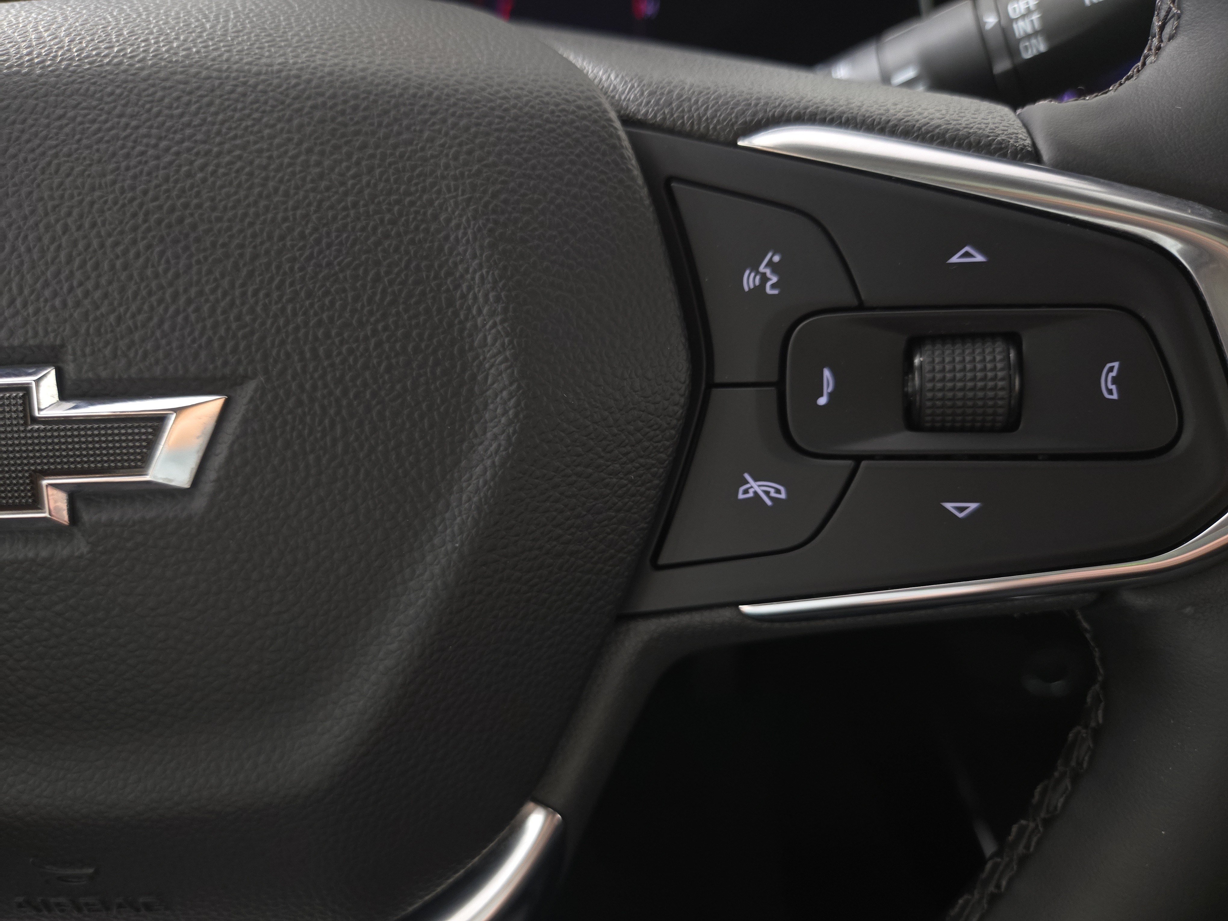 Used 2025 Chevrolet Trax ACTIV w/ Sunroof Package FWD image 16