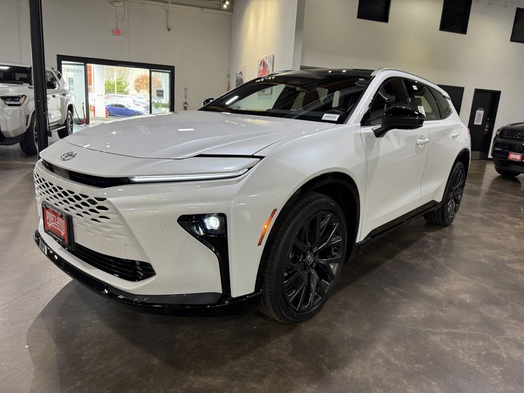 New 2025 Toyota Crown Signia Limited image 4