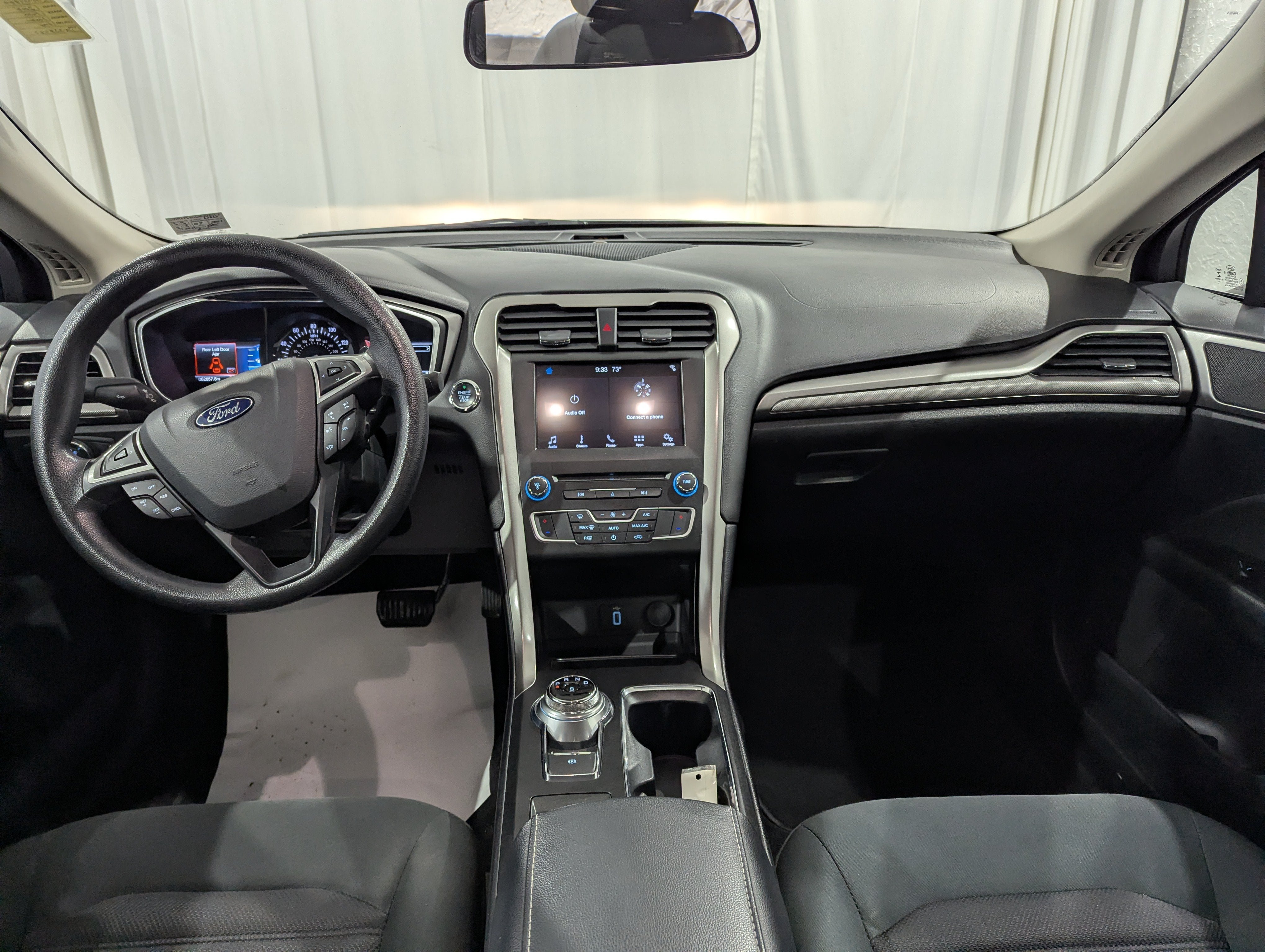 Used 2017 Ford Fusion SE w/ Fusion SE Technology Package FWD image 11
