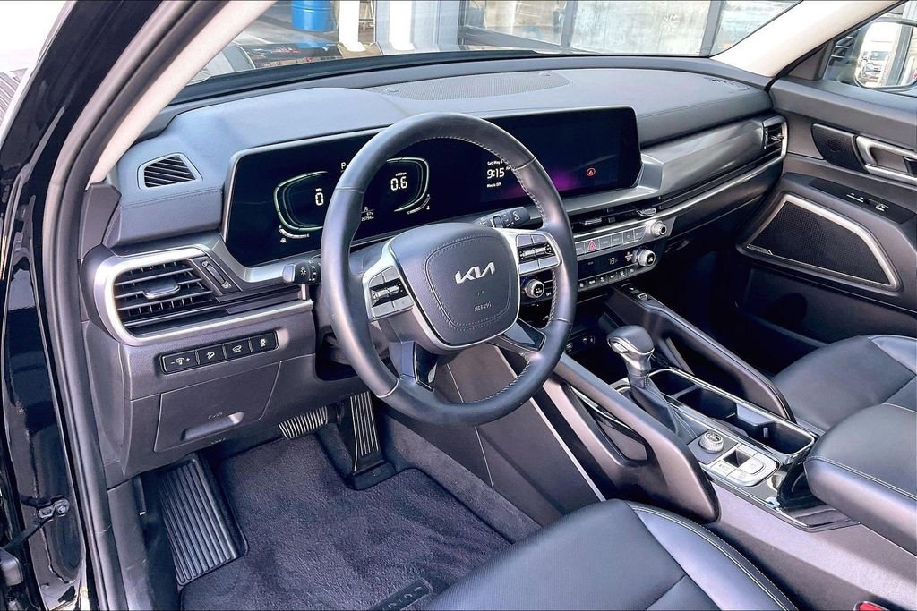 Used 2025 Kia Telluride S FWD image 13