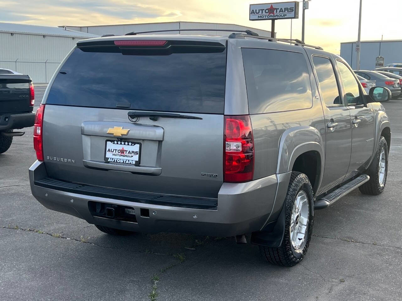 Used 2012 Chevrolet Suburban LT w/ Suspension Package, Off-Road AWD/4WD image 4