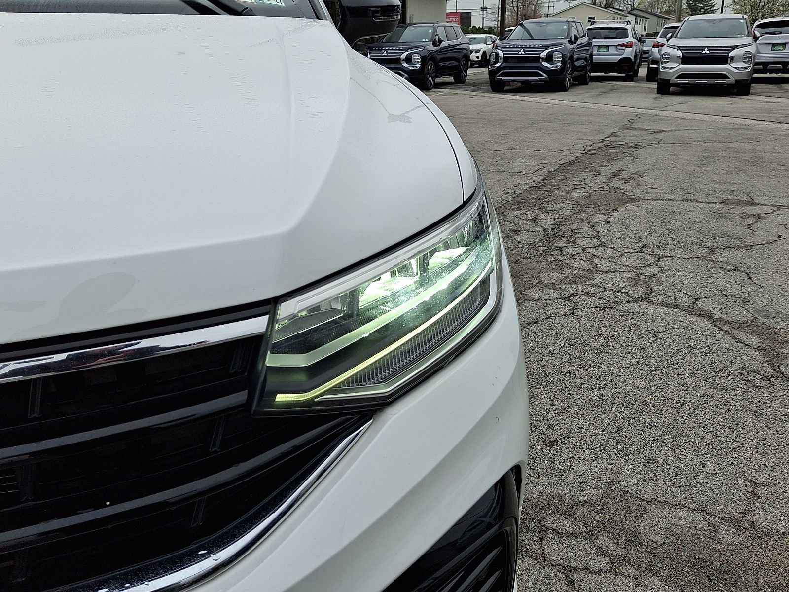 Used 2022 Volkswagen Tiguan SE R-Line image 10