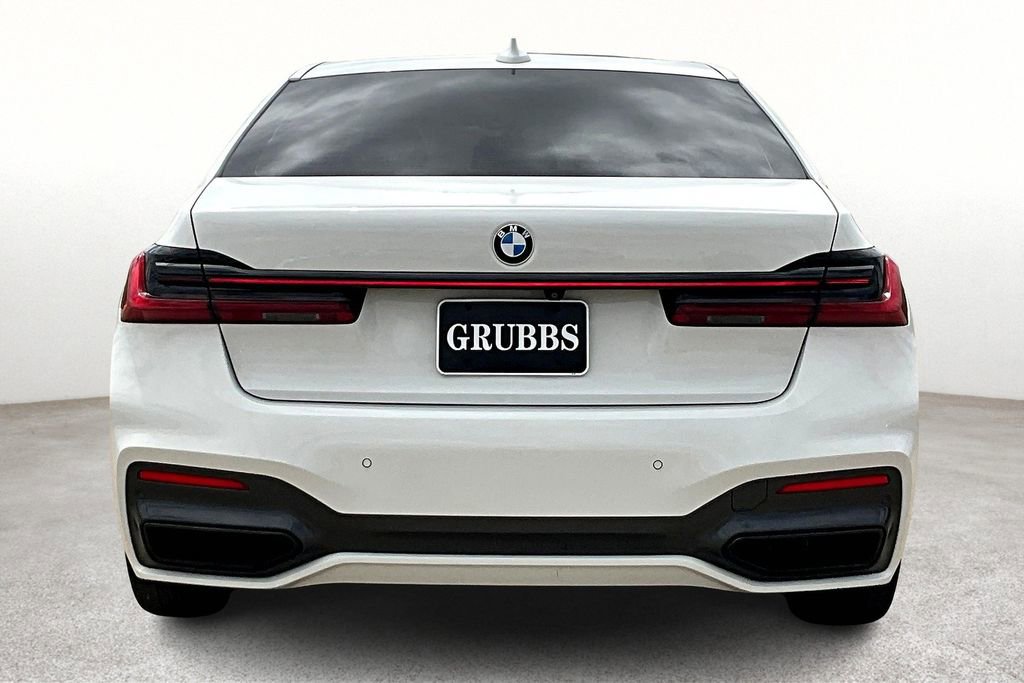 Used 2022 BMW 740i w/ M Sport Package image 5