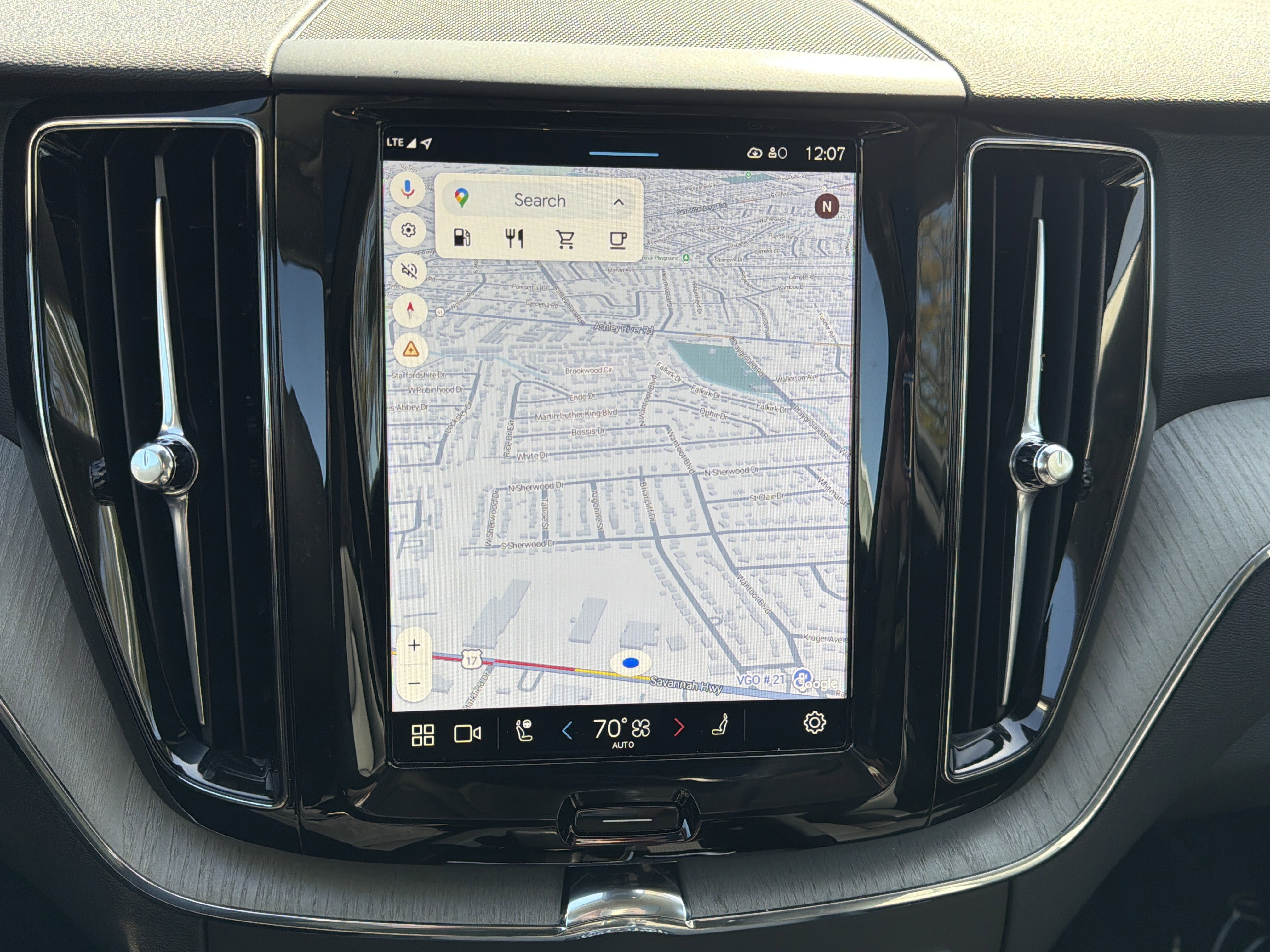 Certified 2025 Volvo XC60 B5 Plus image 24