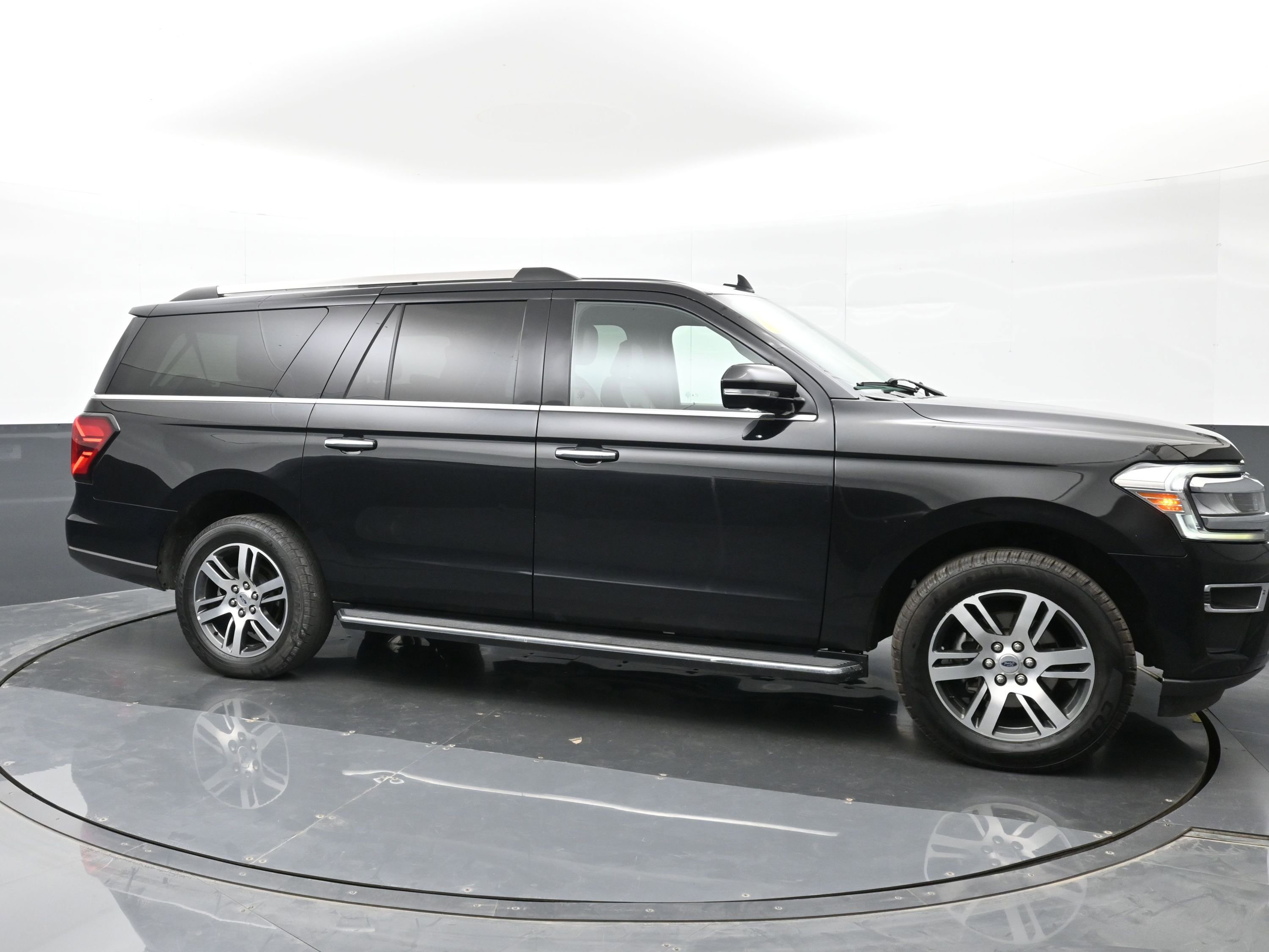 Used 2023 Ford Expedition Max Limited AWD/4WD image 5