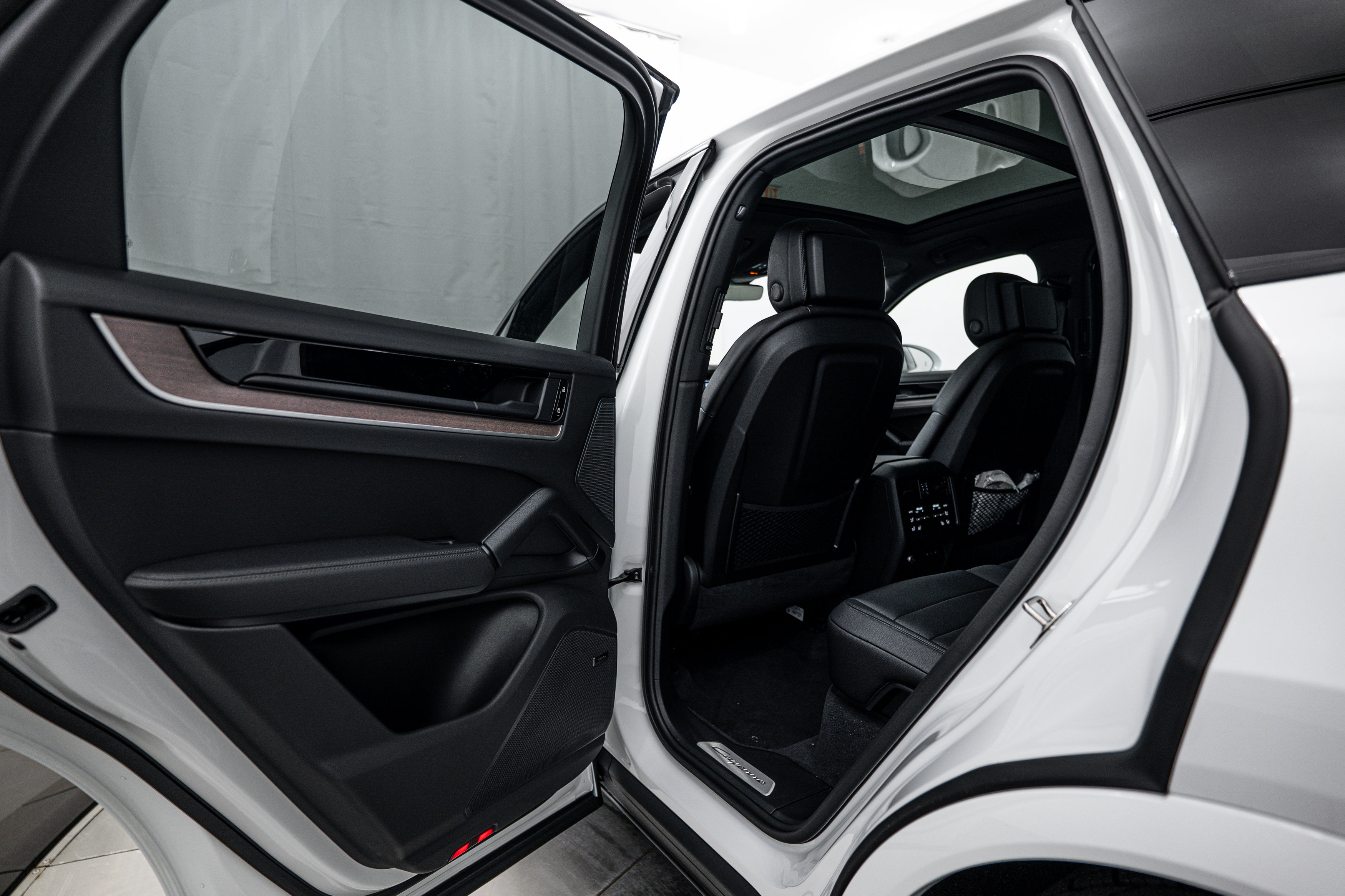 Certified 2026 Porsche Cayenne AWD/4WD image 23