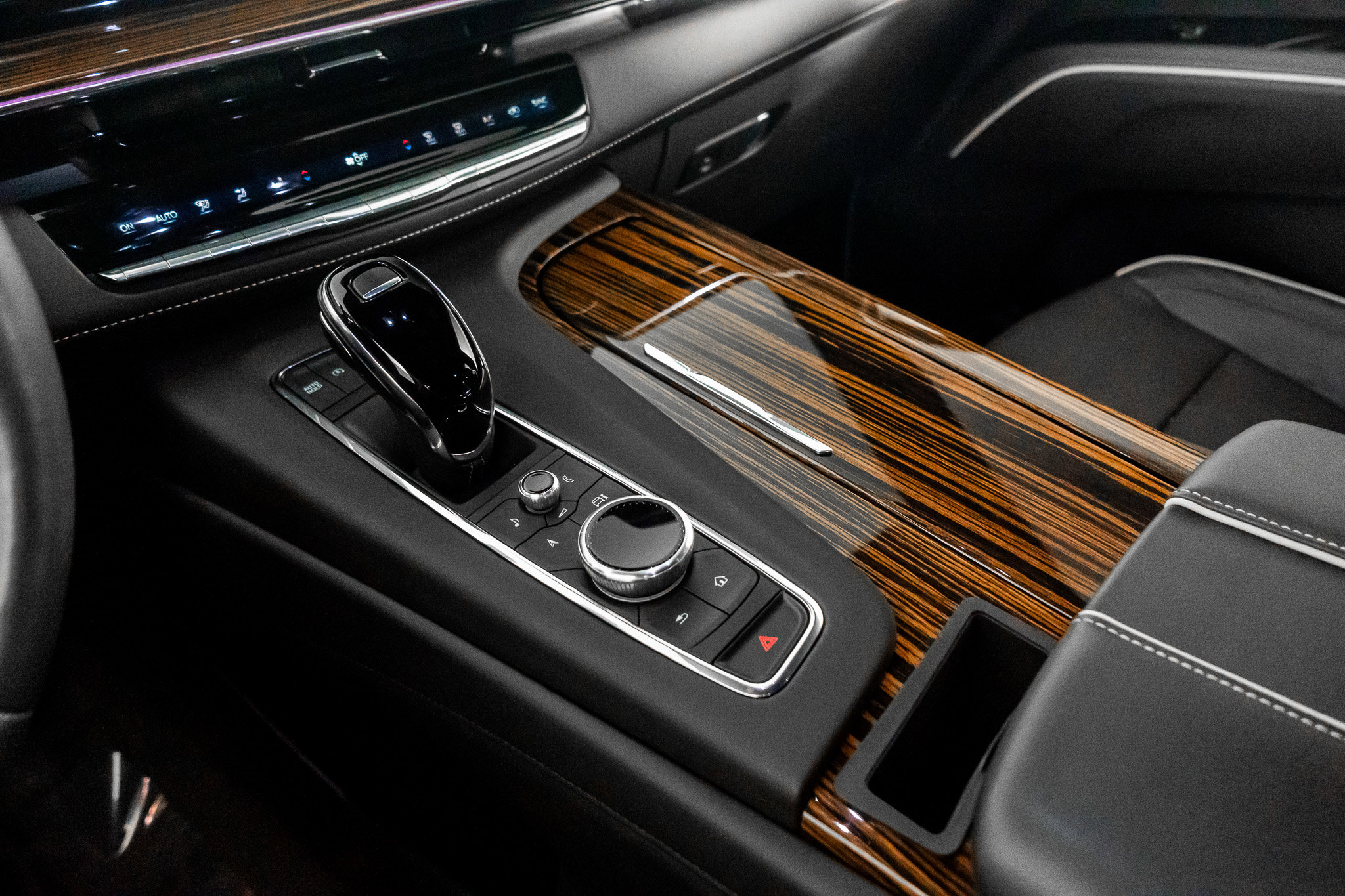 Used 2024 Cadillac Escalade ESV Premium Luxury image 39