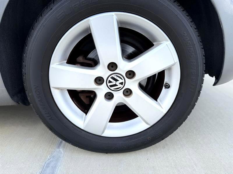 Used 2010 Volkswagen Golf 4-Door image 8