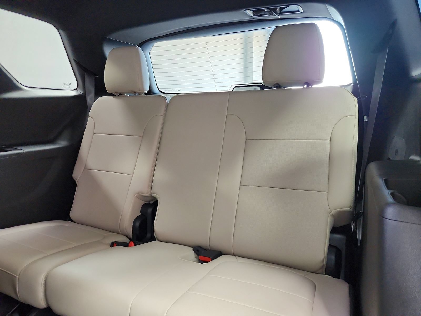 Used 2023 Chevrolet Traverse Premier FWD image 12