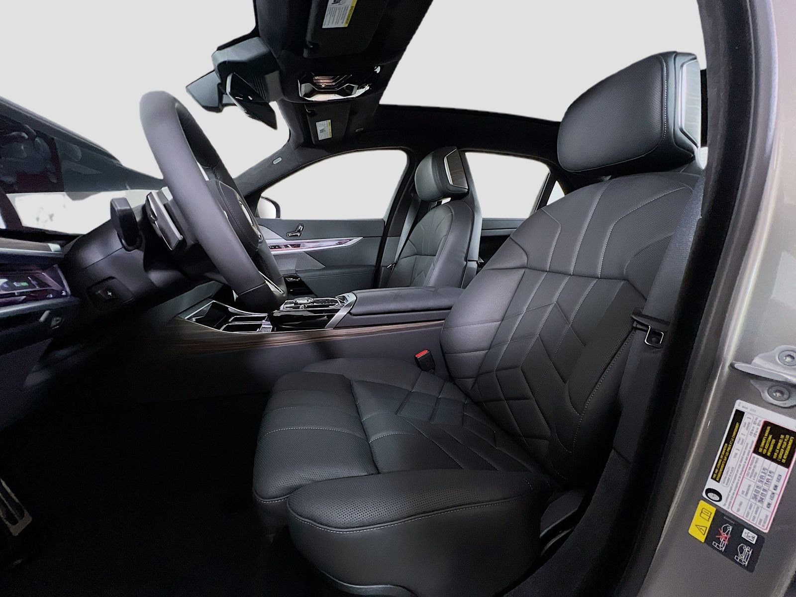 New 2025 BMW i7 xDrive60 AWD/4WD image 11