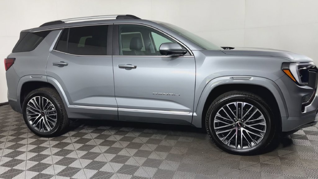 New 2027 GMC Terrain Denali w/ LPO, Floor Liner Package AWD/4WD image 2
