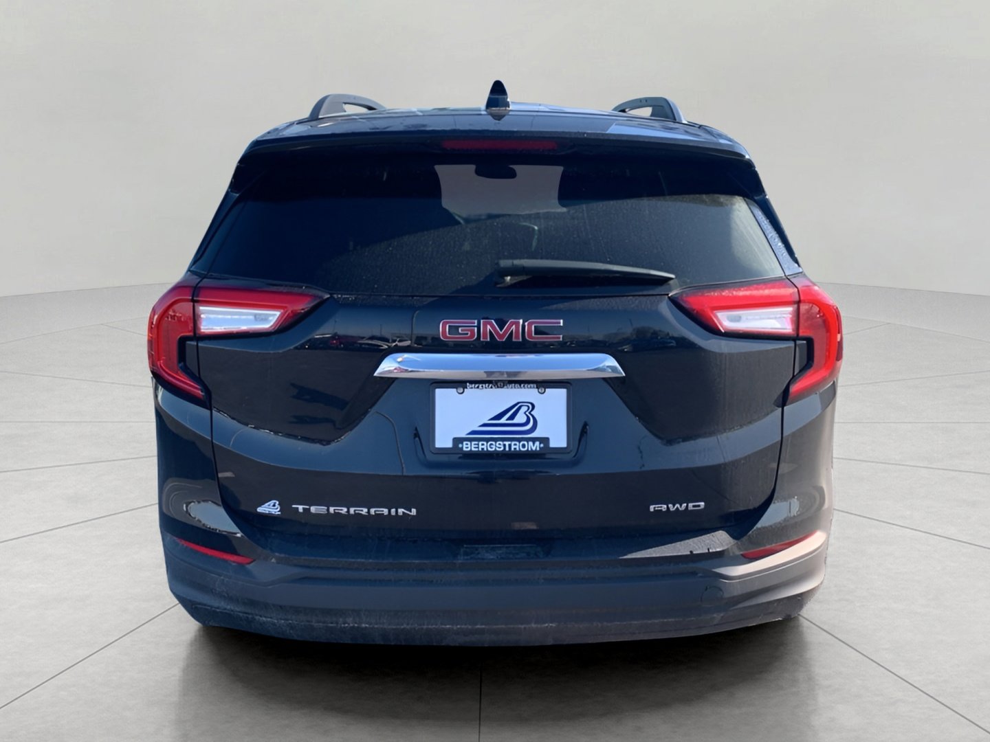 Used 2023 GMC Terrain SLE w/ Driver Convenience Package image 23