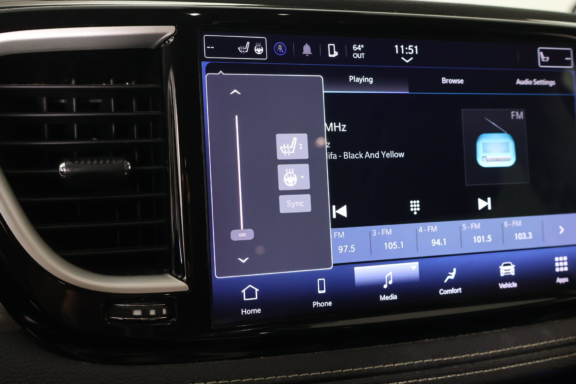 Used 2023 Chrysler Pacifica Touring-L FWD image 7