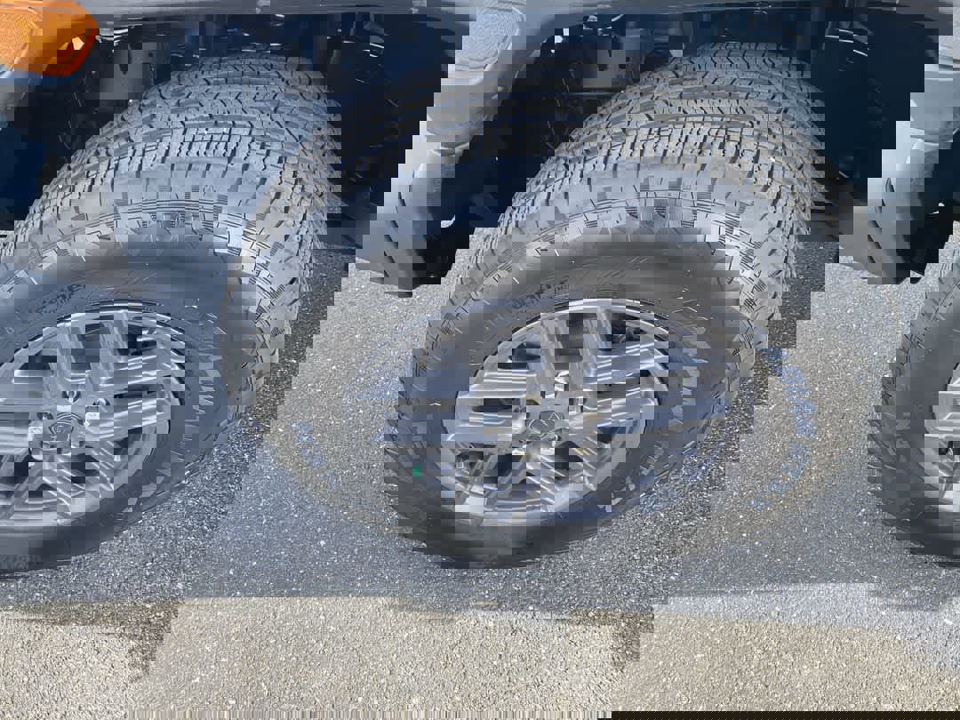 Used 2025 Jeep Wrangler Sport S image 10