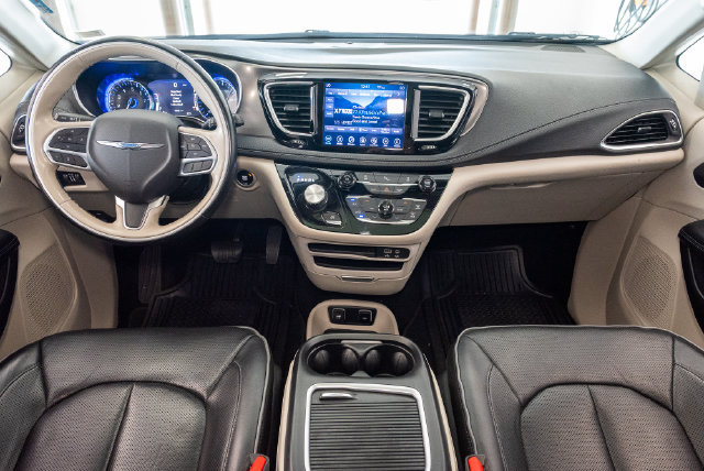 Used 2019 Chrysler Pacifica Limited FWD image 28