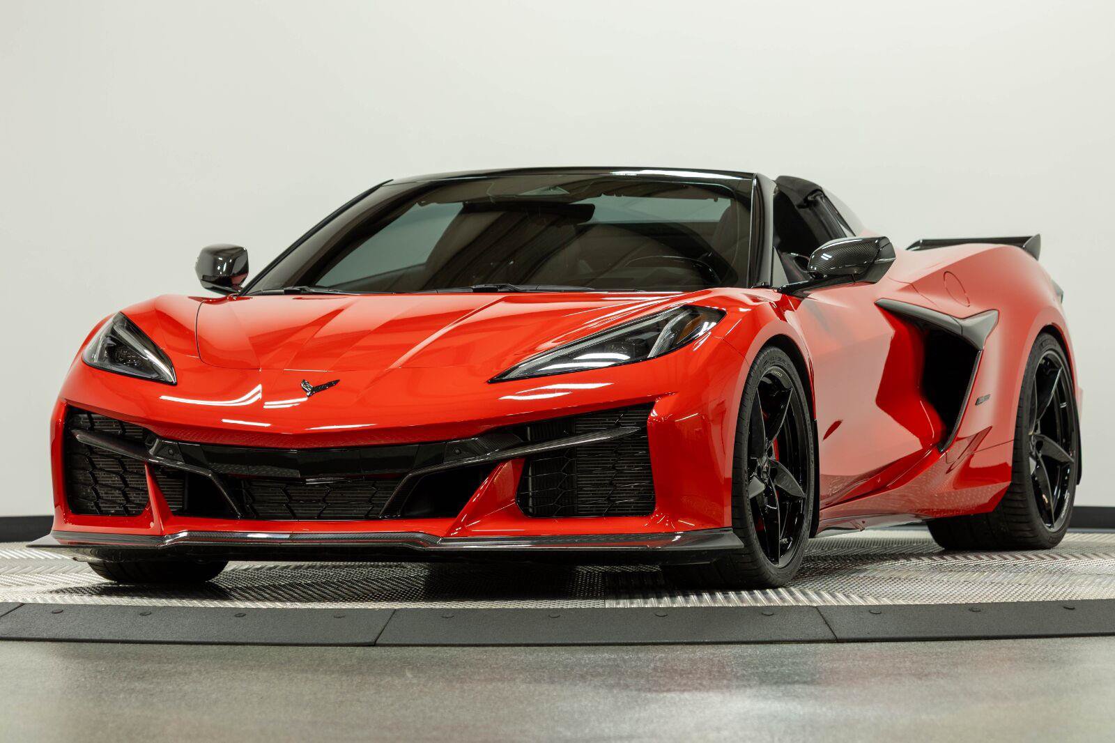 Used 2024 Chevrolet Corvette E-Ray AWD/4WD image 18