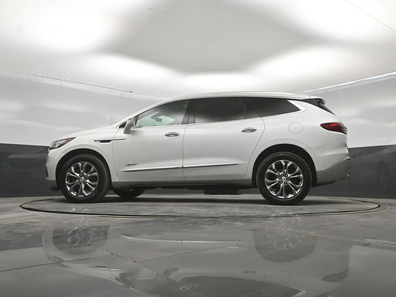 Used 2019 Buick Enclave Avenir w/ Avenir Technology Package AWD/4WD image 35