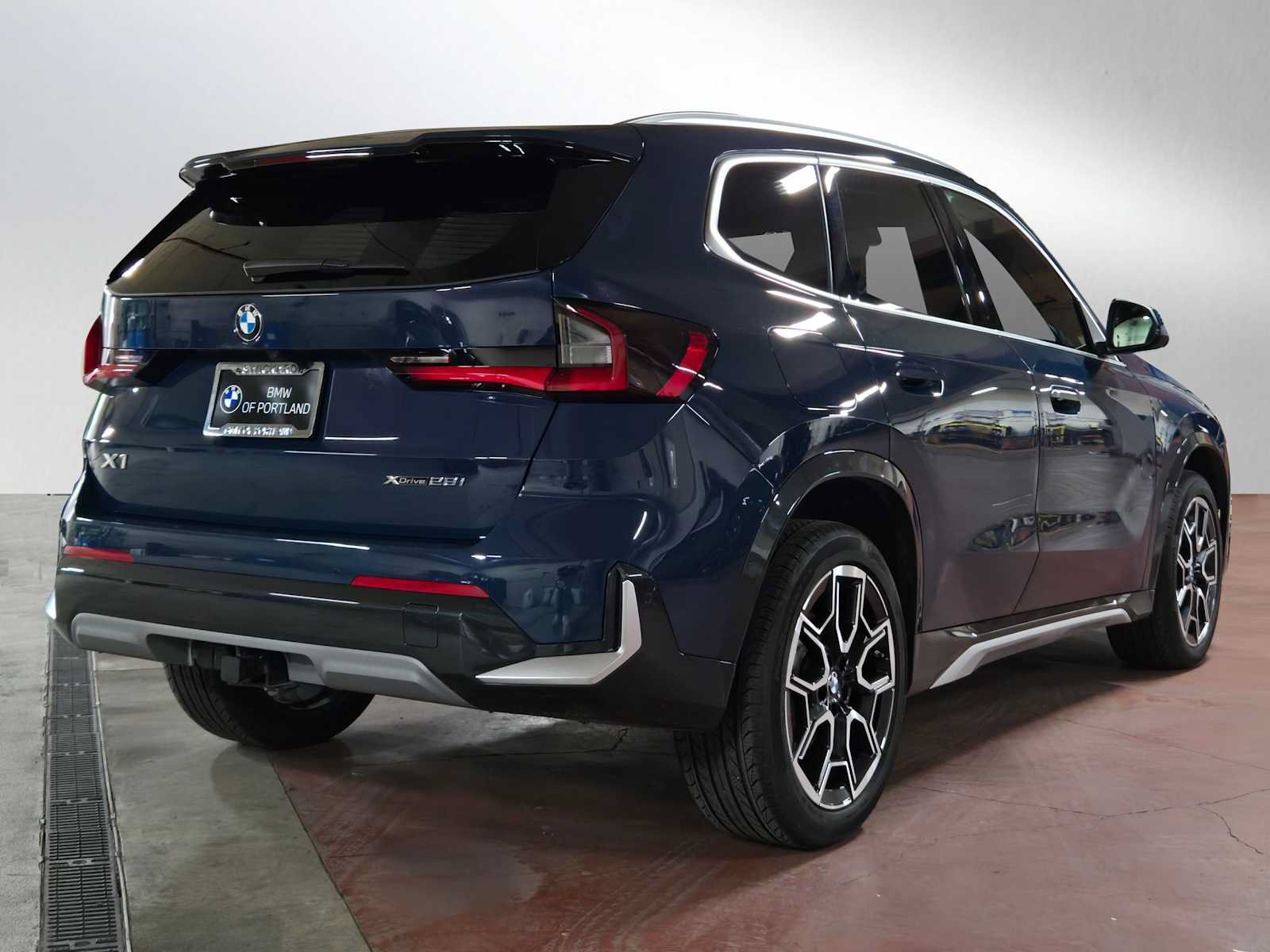 Used 2026 BMW X1 xDrive28i w/ Technology Package AWD/4WD image 3