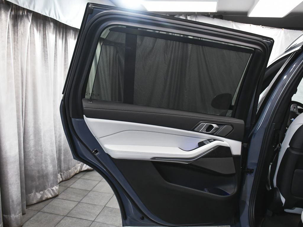 Used 2023 BMW X7 xDrive40i w/ Executive Package image 11