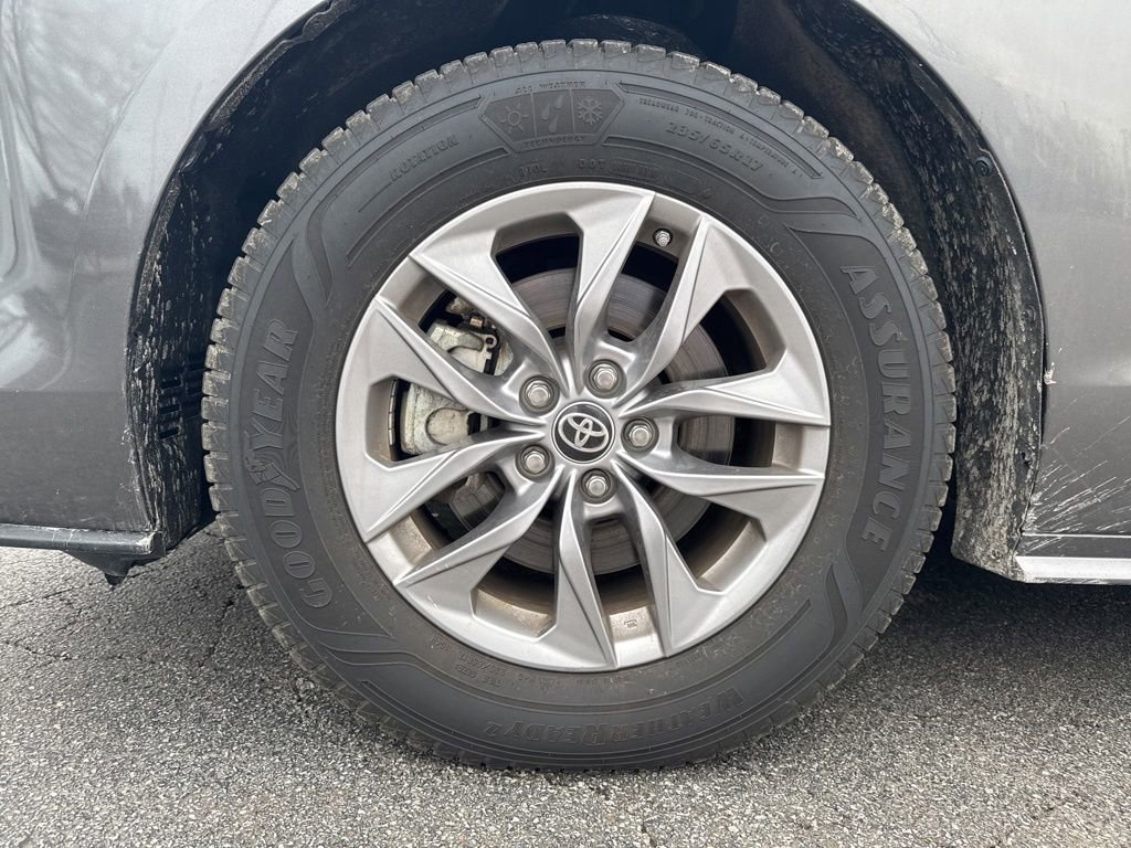 Certified 2023 Toyota Sienna XLE FWD image 47