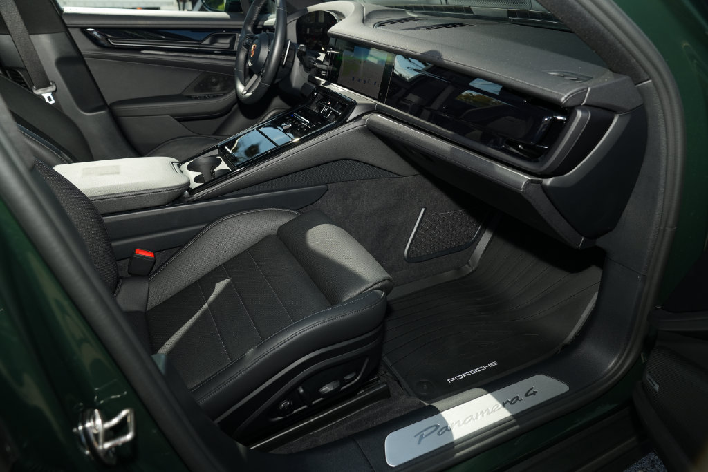 Certified 2026 Porsche Panamera 4 AWD/4WD image 34