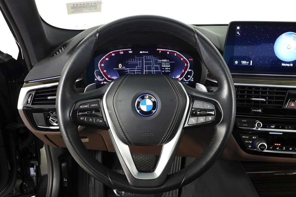 Certified 2023 BMW 530e w/ Premium Package image 26