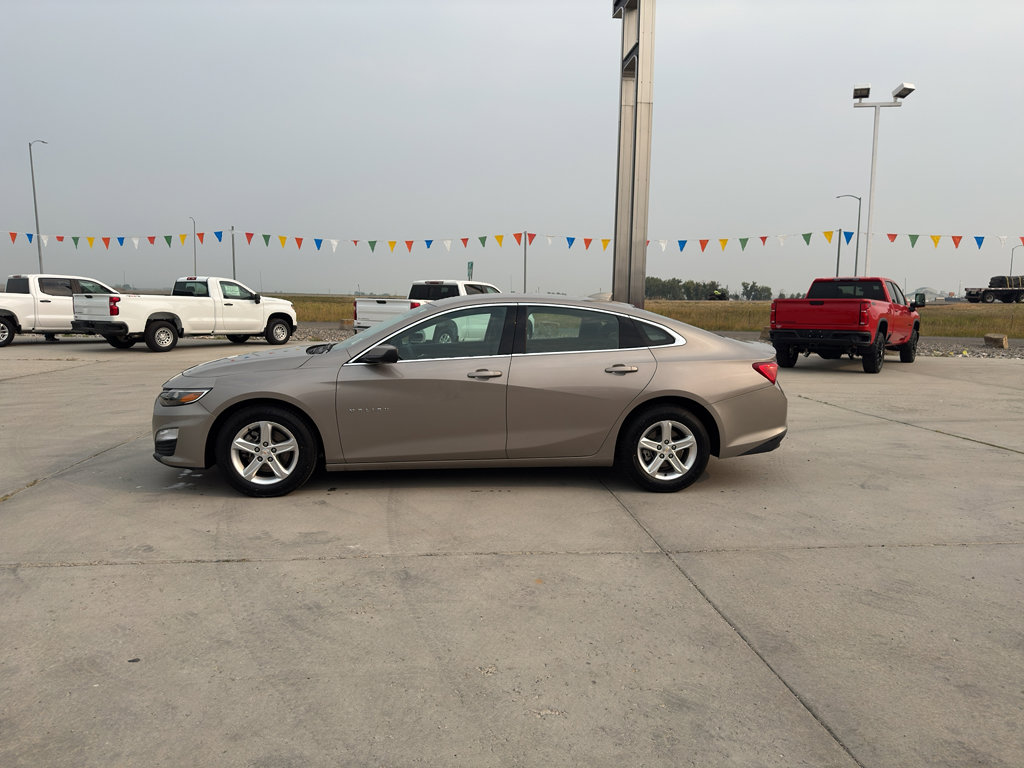 Used 2024 Chevrolet Malibu LT image 2