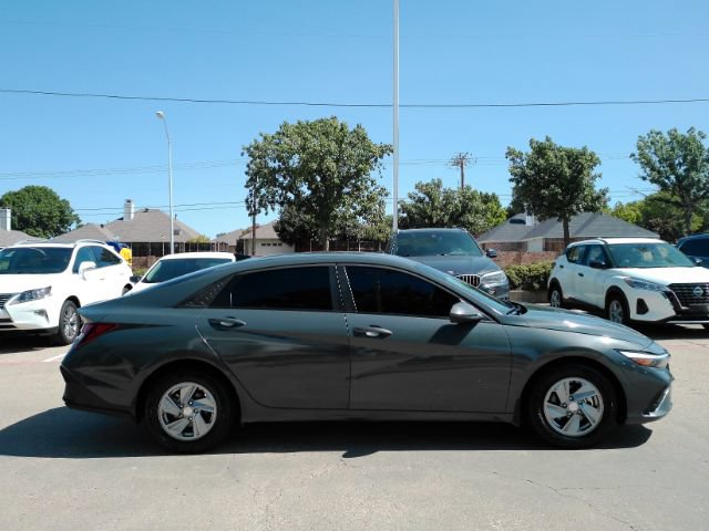 Used 2026 Hyundai Elantra SE FWD image 5