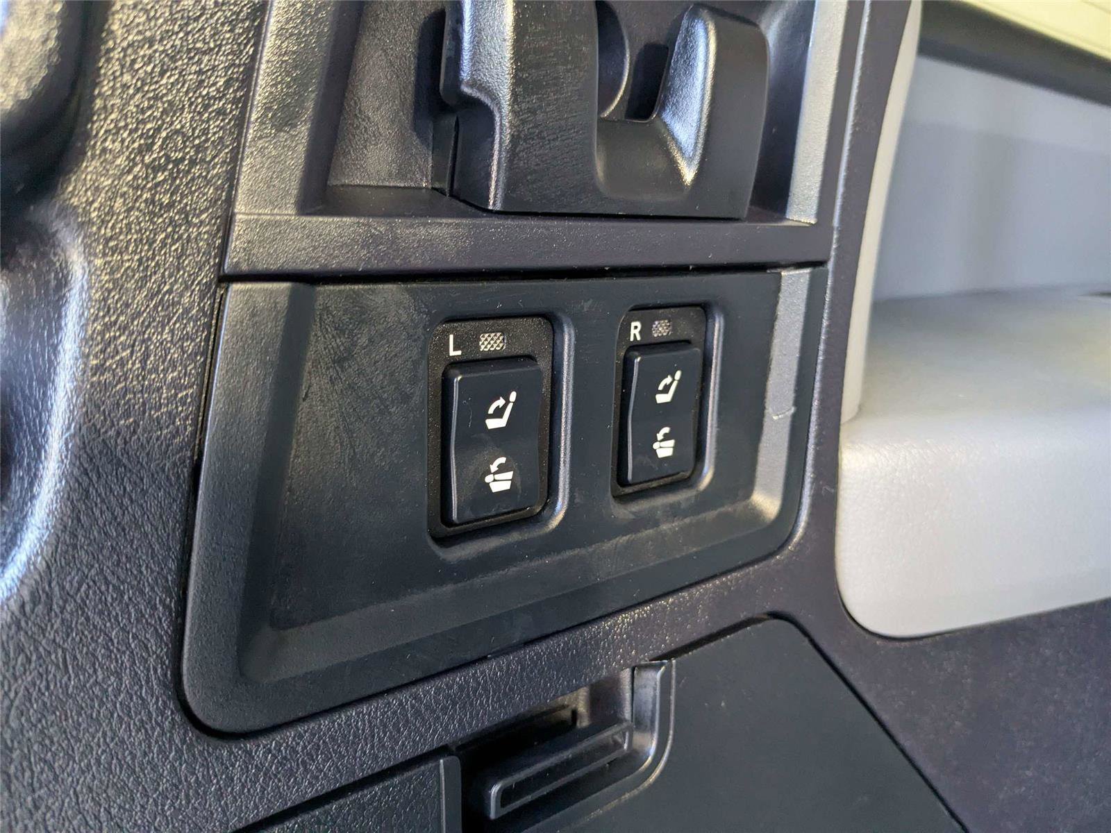 Used 2021 Toyota Sequoia SR5 w/ Premium Package image 8