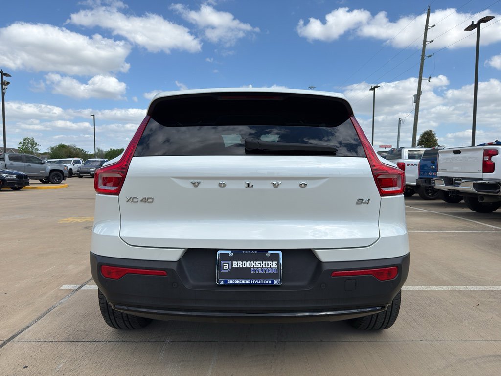 Used 2023 Volvo XC40 B4 Ultimate FWD image 6