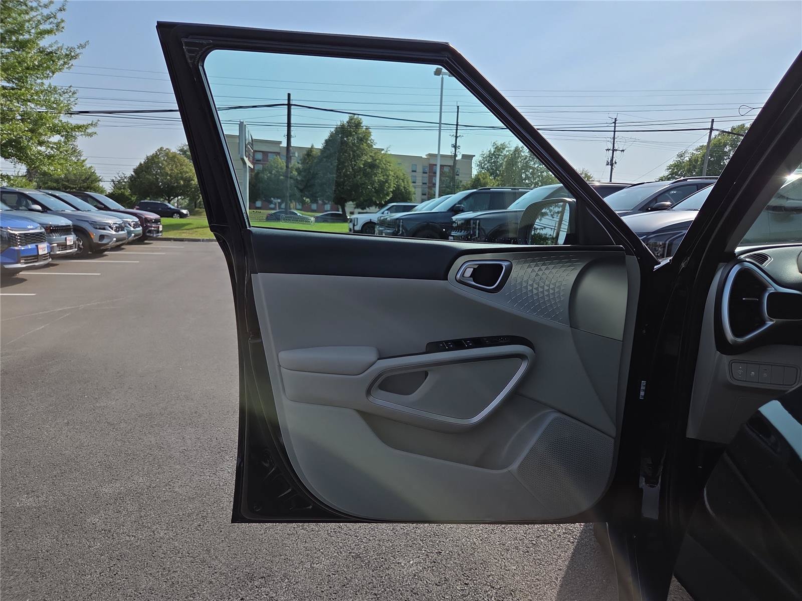 Certified 2024 Kia Soul LX FWD image 11