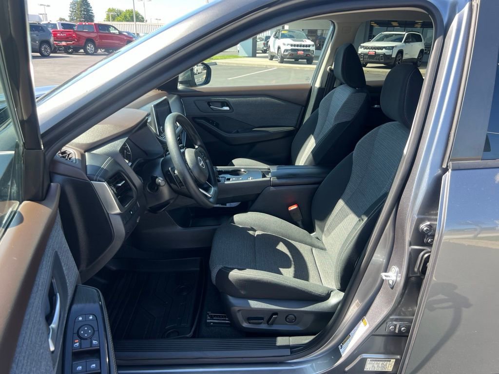 Used 2022 Nissan Rogue SV FWD image 21