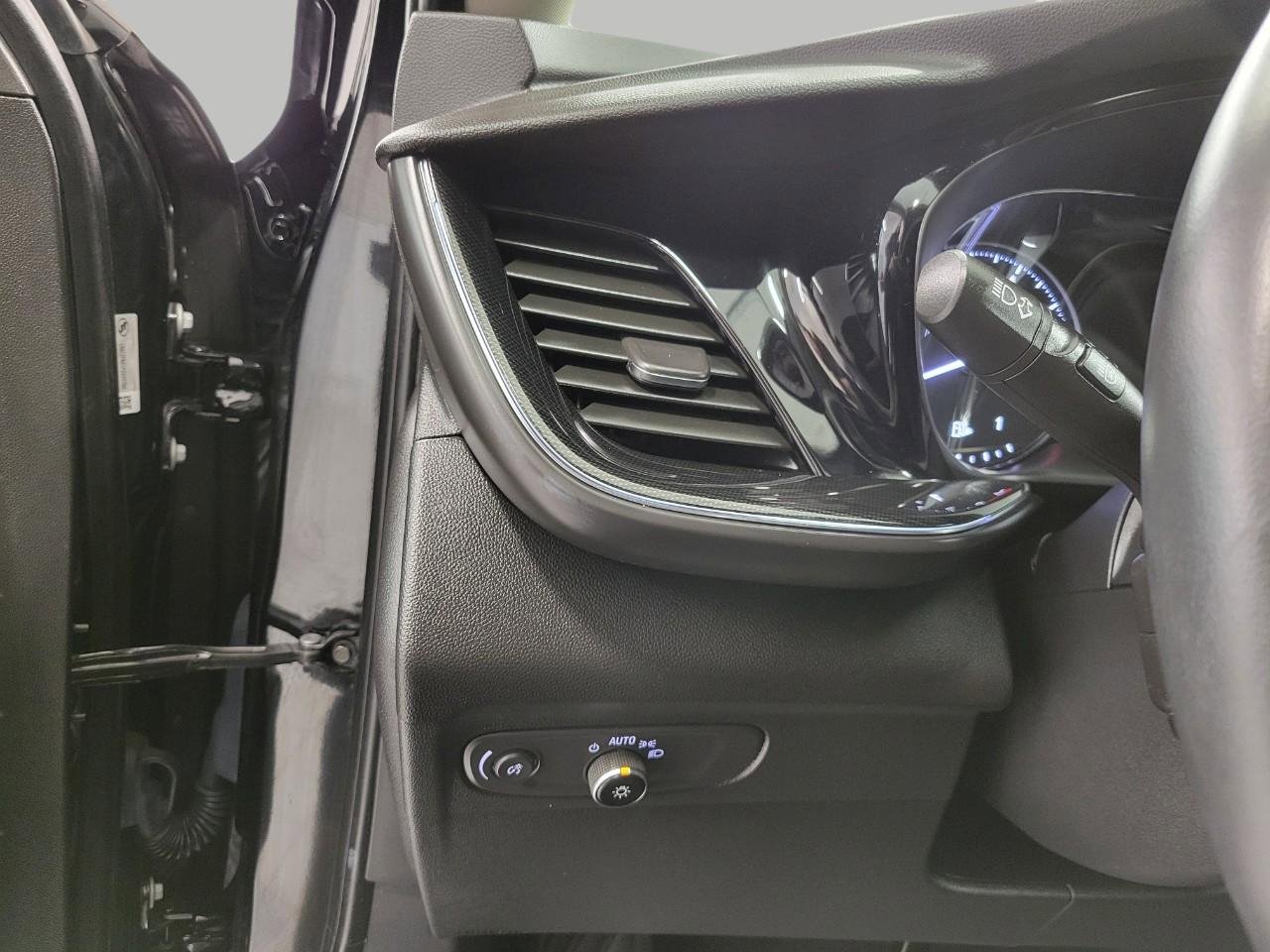 Used 2023 Buick Envision Essence image 9