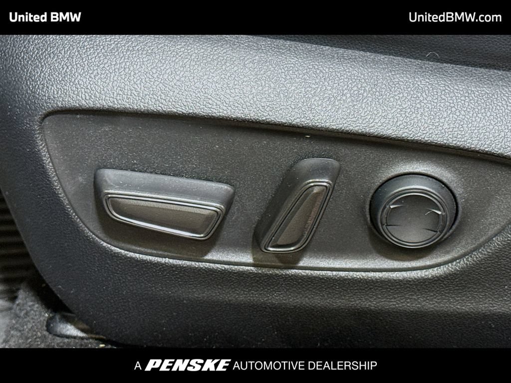 Used 2023 Toyota Highlander XLE FWD image 4