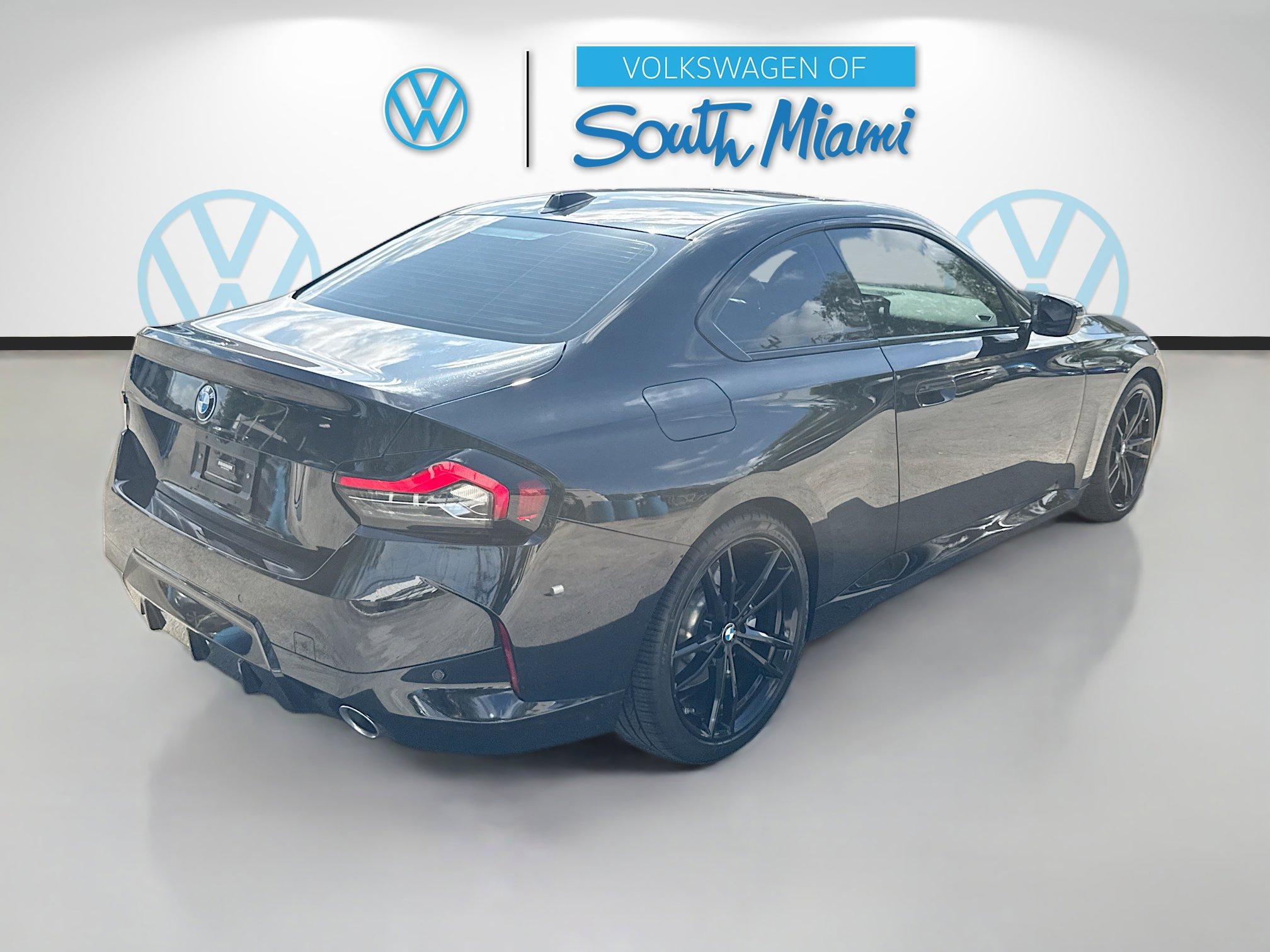 Used 2023 BMW 230i Coupe w/ M Sport Package RWD image 7