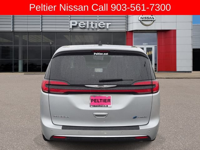 Used 2024 Chrysler Pacifica Limited FWD image 5