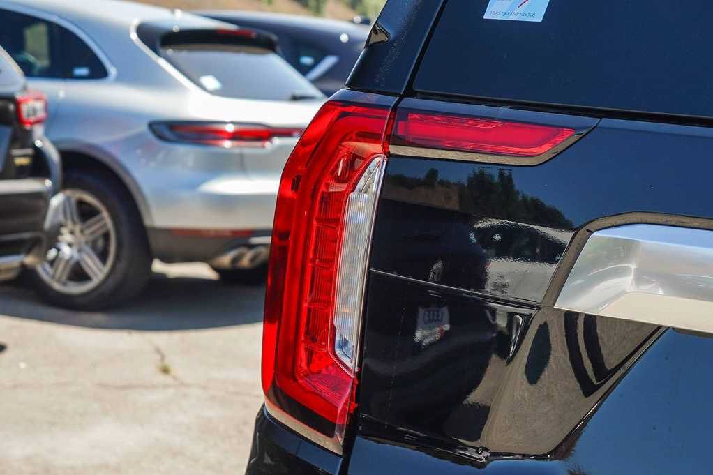 Used 2022 GMC Yukon XL Denali w/ Denali Premium Package RWD image 7
