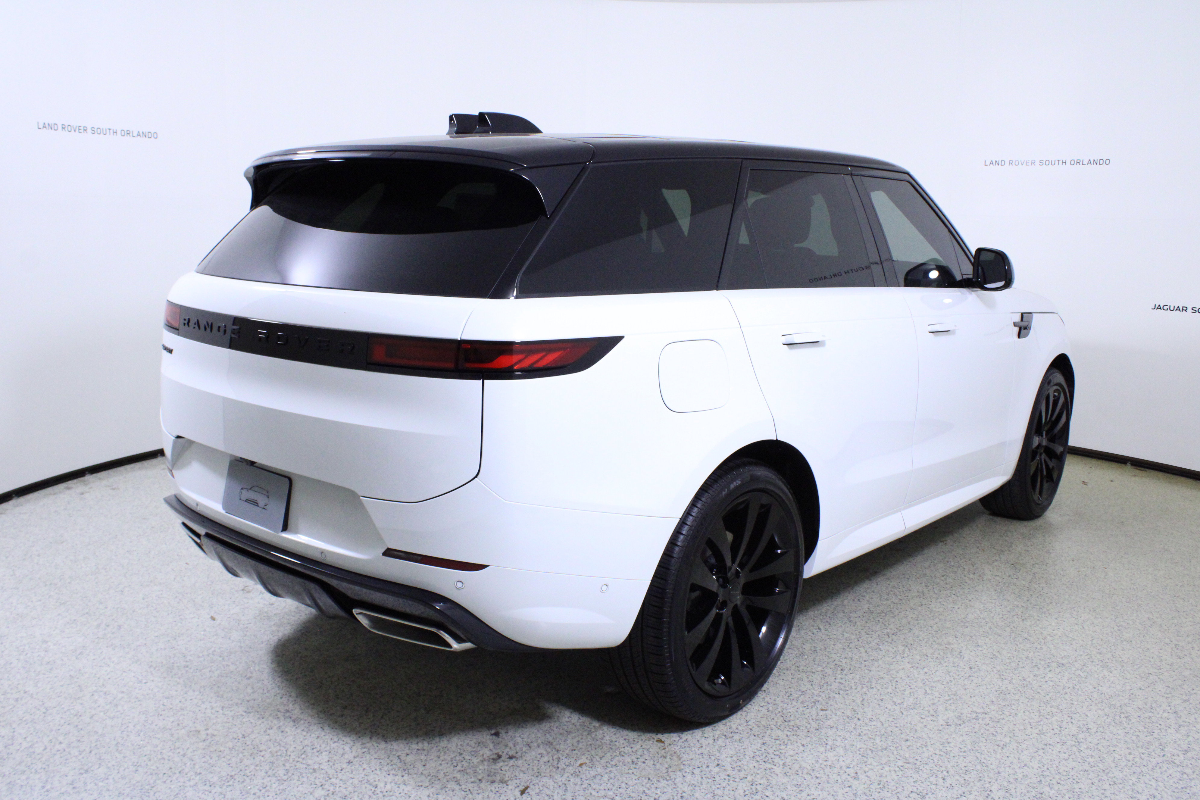 New 2026 Land Rover Range Rover Sport Dynamic SE AWD/4WD image 7