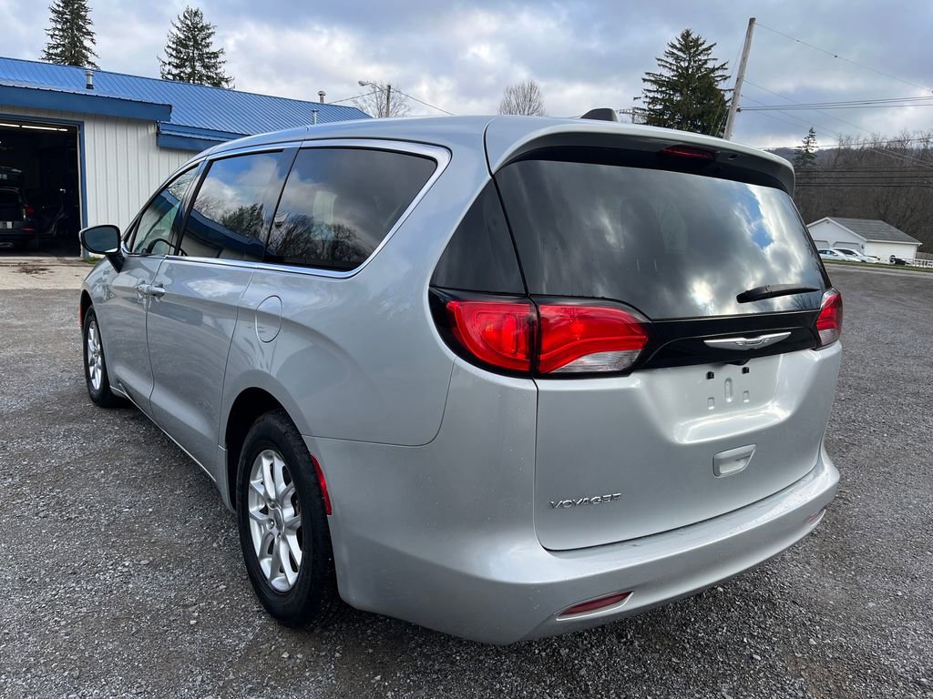 Used 2023 Chrysler Voyager LX image 9