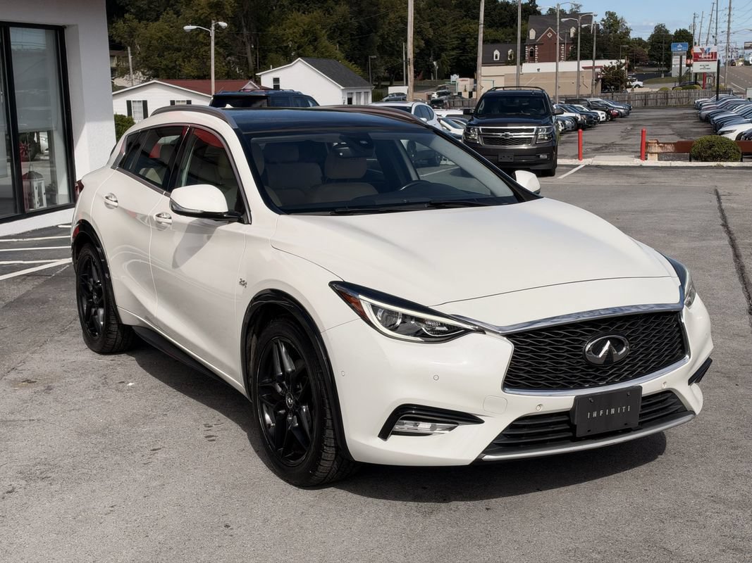 Used 2017 INFINITI QX30 Premium w/ Navigation Package FWD image 8