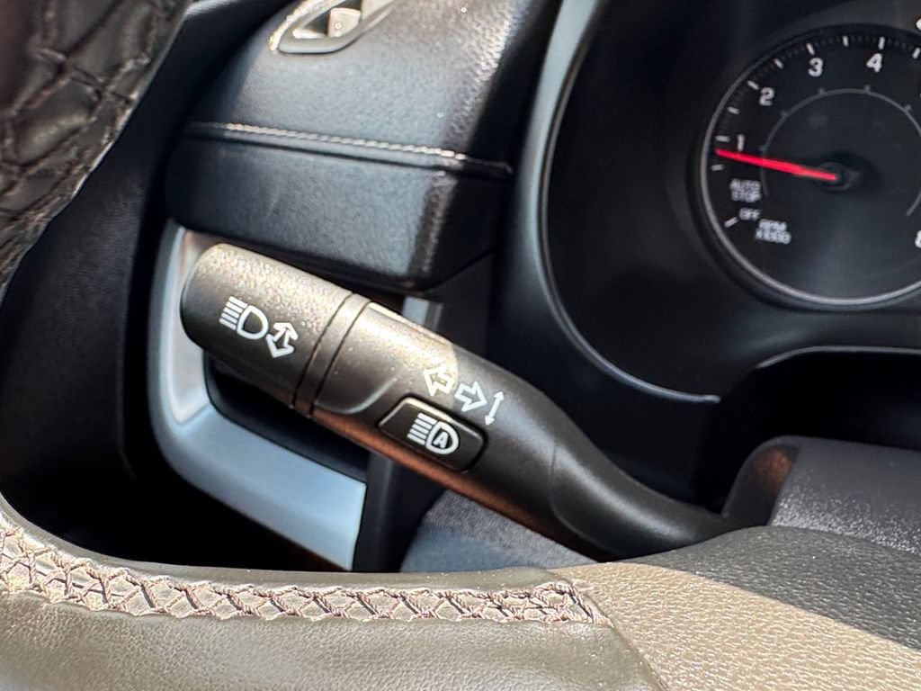 Used 2024 GMC Terrain SLT AWD/4WD image 30